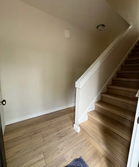 910 Hardcastle Ave — Photo 3