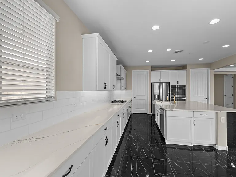 16001 N Columbus Blvd — Photo 15