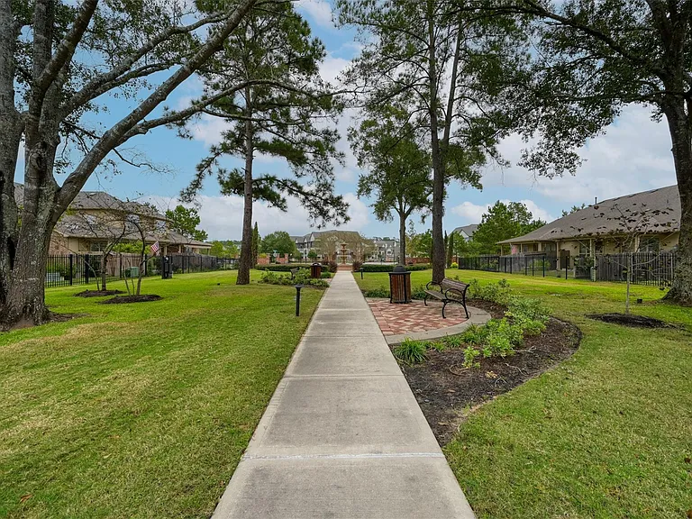 15331 Westland Gate Dr — Photo 38