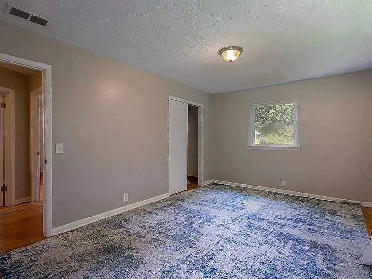 8221 Oxford Dr — Photo 8