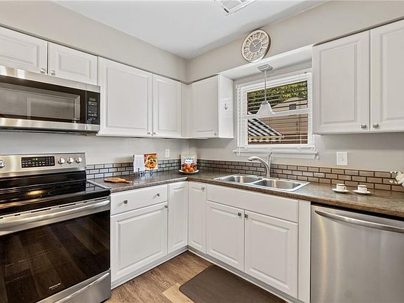 2nd image of 5691 Pin Oak Ct
