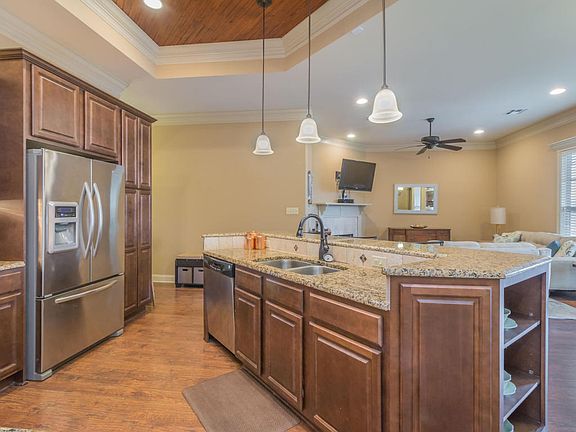 4th image of 210 Crenshaw Dr