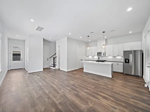 5718 White Magnolia St, Houston, TX 77091