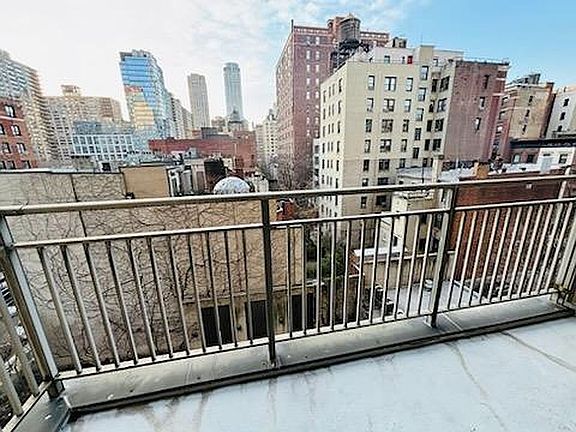 3rd image of 201 W 70th St APT 7K