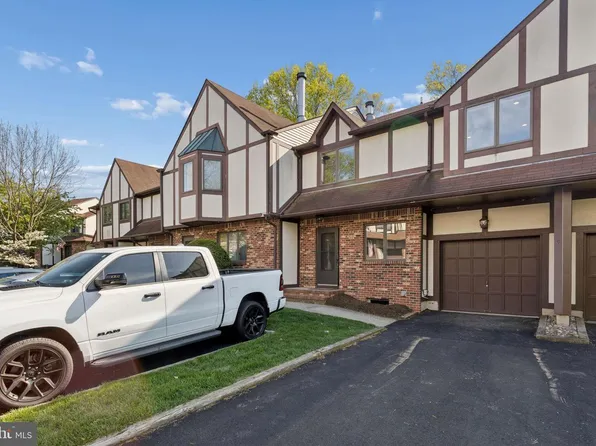 3 Cambridge Dr, Ewing, NJ 08628