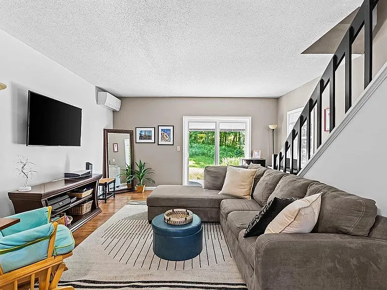 37 Densmore Dr — Photo 25