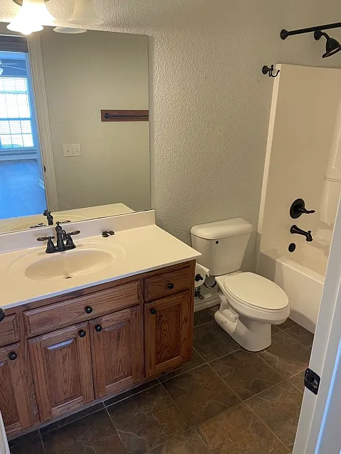 3 bed, 1902 sqft, $1,800 — Photo 4