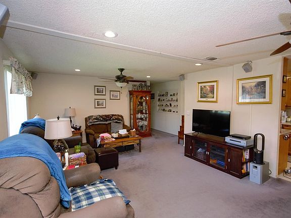 3rd image of 6129 Pinecreek Way
