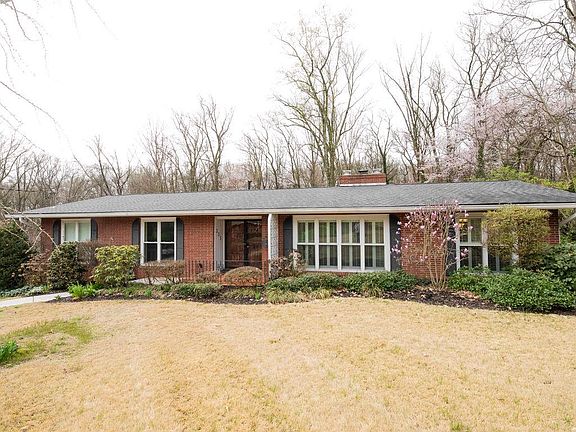 3rd image of 335 Forest Oak Dr