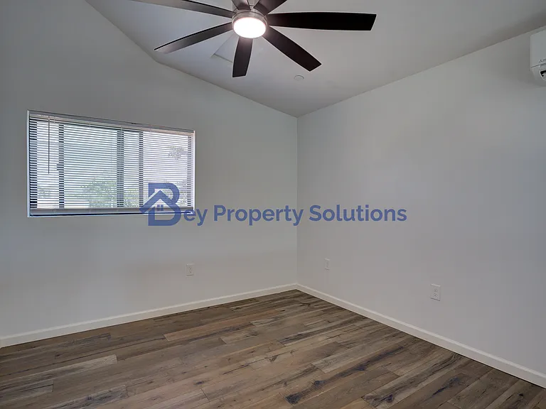 115 S Elm St — Photo 11