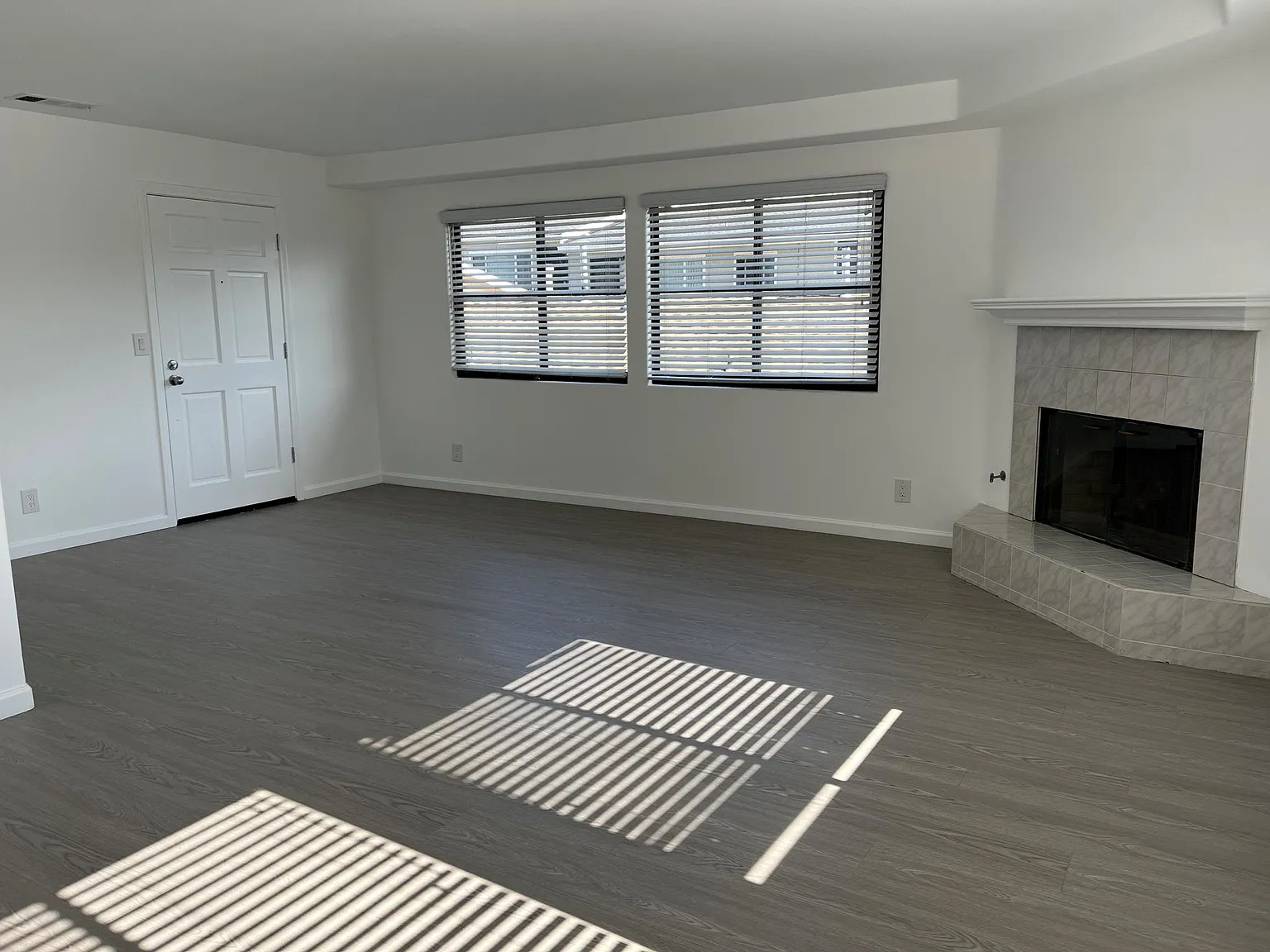 2 bed, 2.5 bath, 1150 sqft, $4,400 — Photo 3