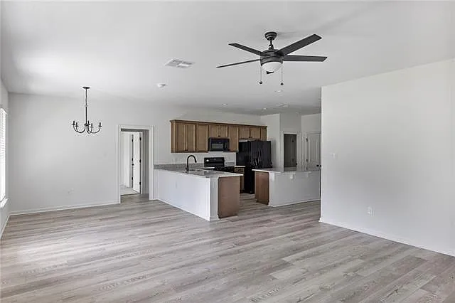 3 bed, 2.0 bath, 1649 sqft, $1,750 — Photo 2