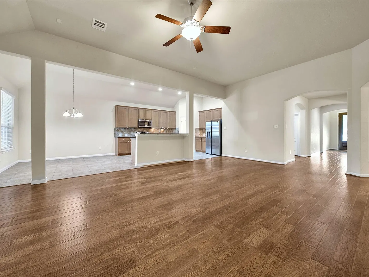 4 bed, 3.5 bath, 3067 sqft, $2,950 — Photo 4
