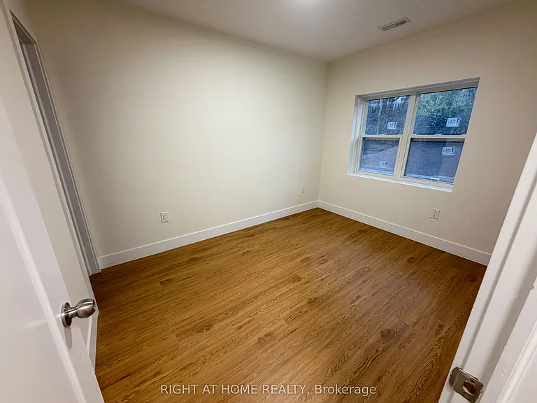 300 S Kingsway #UPPER — Photo 8
