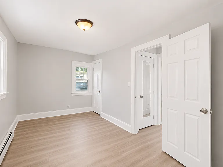93 Hollywood Ave — Photo 11