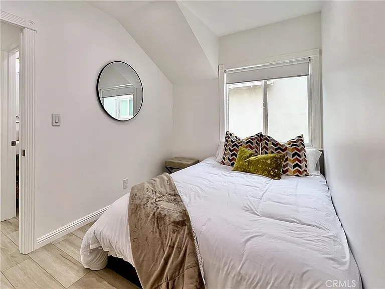 24033 1/2 Welby Way — Photo 7