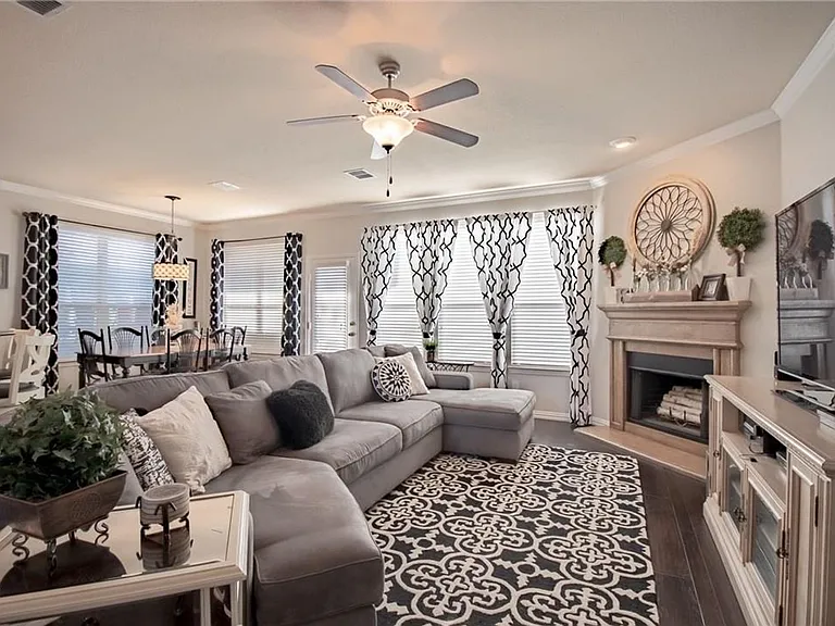 809 Park Place Ln — Photo 9