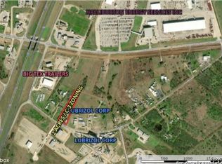 4271 S Flores Rd, Elmendorf, TX 78112