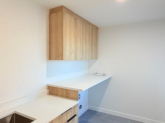 5th image of 3150 Magpie Way