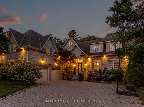111 Woodhaven Park Dr, Oakville, ON L6L 4K4