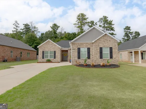 107 Station Square Dr, Byron, GA 31008