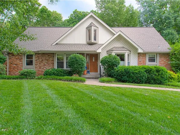 1144 Camelot Dr, Liberty, MO 64068