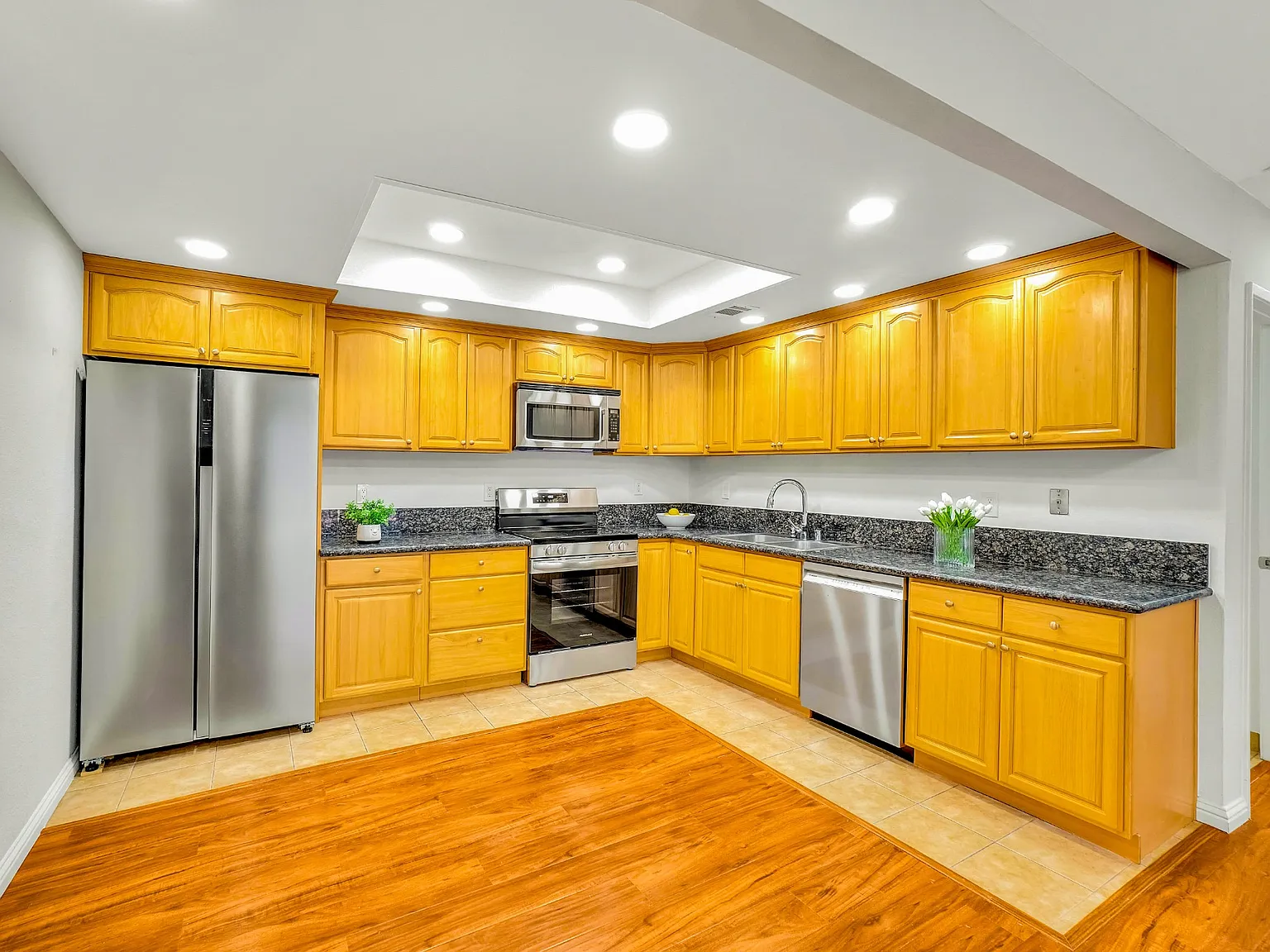 3 bed, 1400 sqft, $2,595 — Photo 2