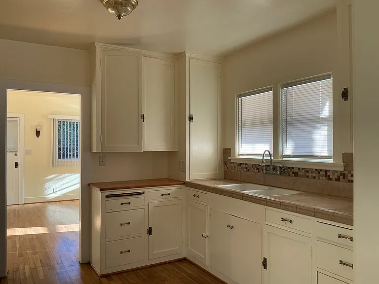 504 W Aliso St — Photo 5