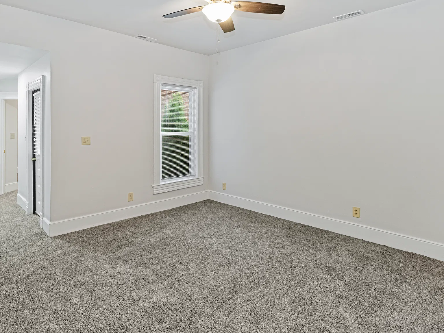 2 bed, $999 — Photo 3