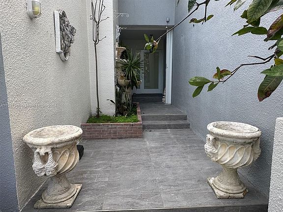 2nd image of 218 Poinciana Dr #208