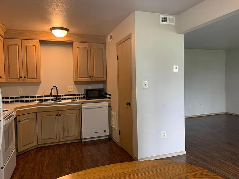 1604 Sand Ct #8 — Photo 13