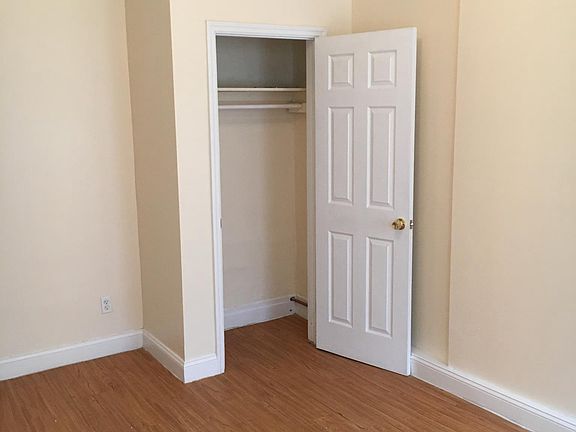5th image of 224 E 235th St