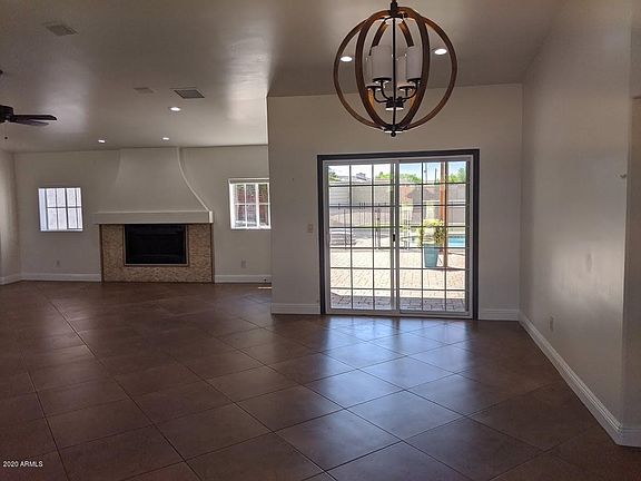 4th image of 1524 S 108th Way