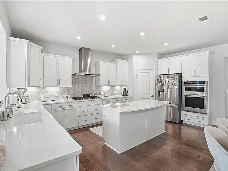 3725 Topsail Ct — Photo 8