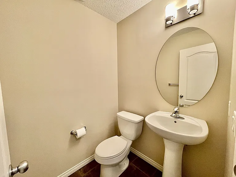 River Heights Cres — Photo 4