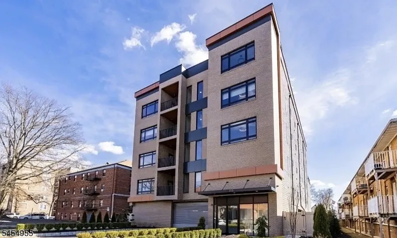 310 W Jersey St #501