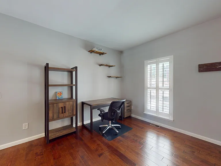385 Central Dr — Photo 4