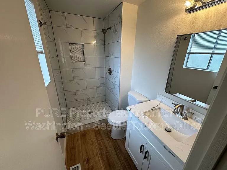 1727 45th Ave SW — Photo 12