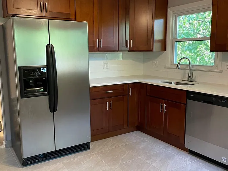84 Minna Ave — Photo 2