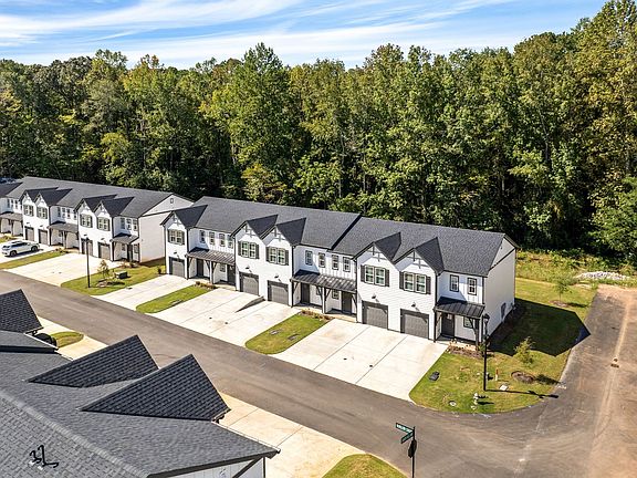 2nd image of 905 Winston Ct