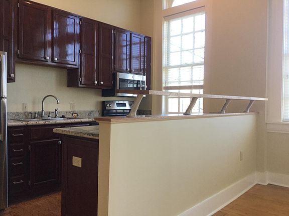 3rd image of 715 Sherman St #9