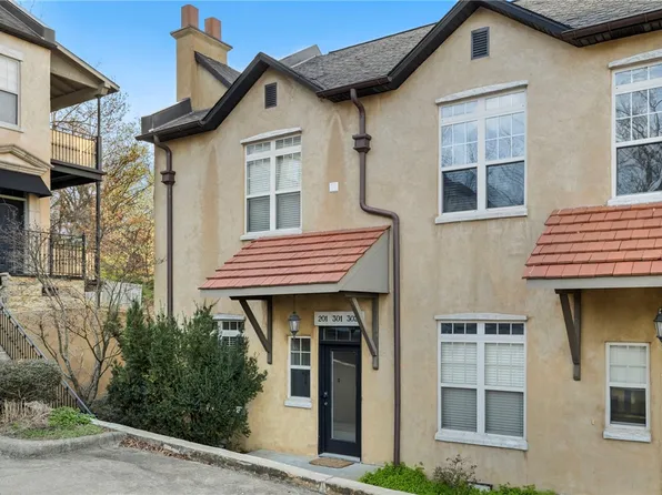 18 N Olive Ave APT 302, Fayetteville, AR 72701