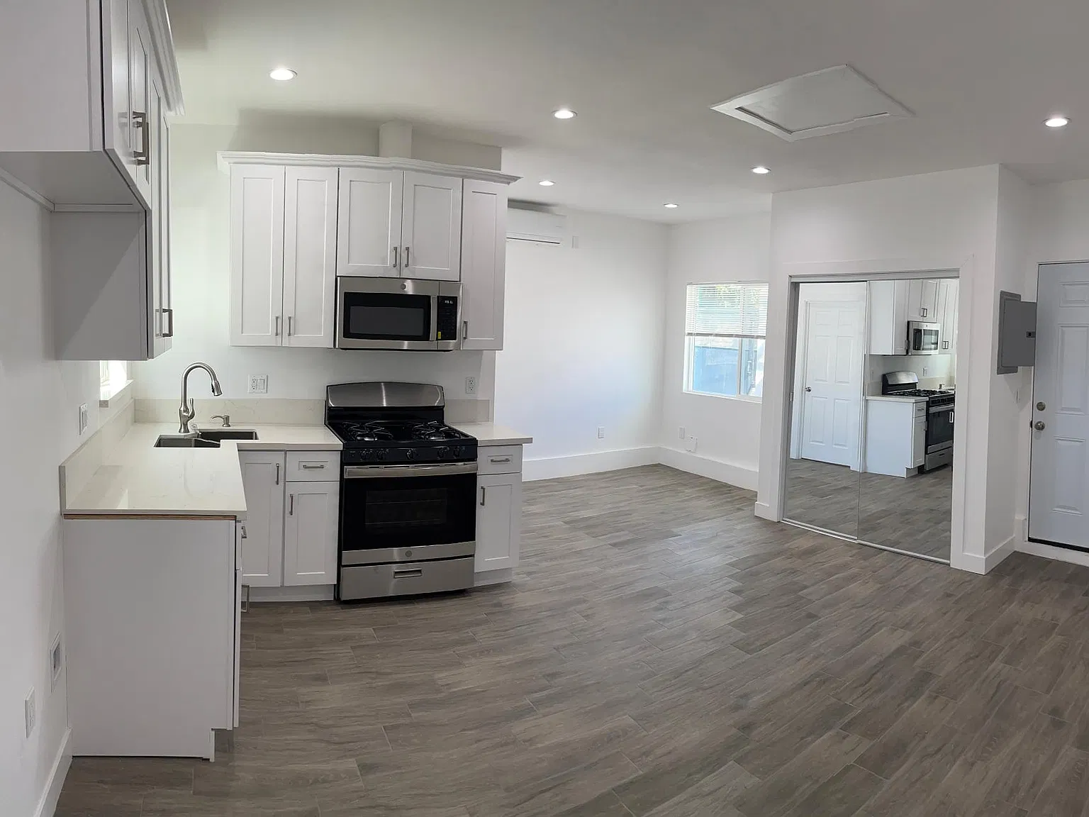 Branford St, Arleta — Photo 1