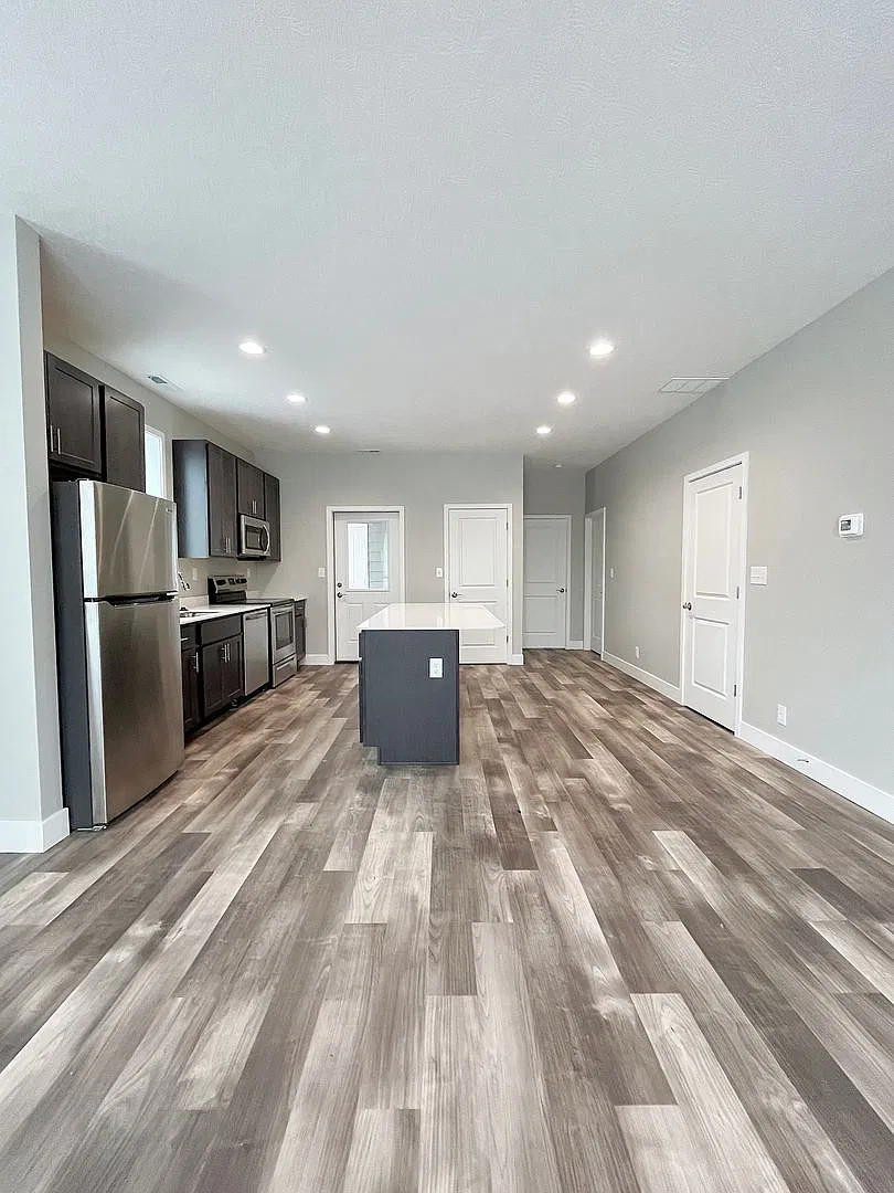 3 Bedroom 3 Bath Duplex! — Photo 2