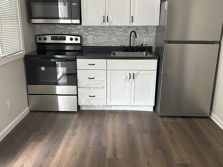 110 W Willow Dr #C — Photo 8