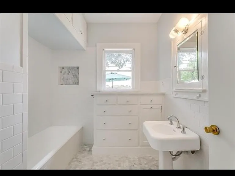 2135 Stanley Ave — Photo 2