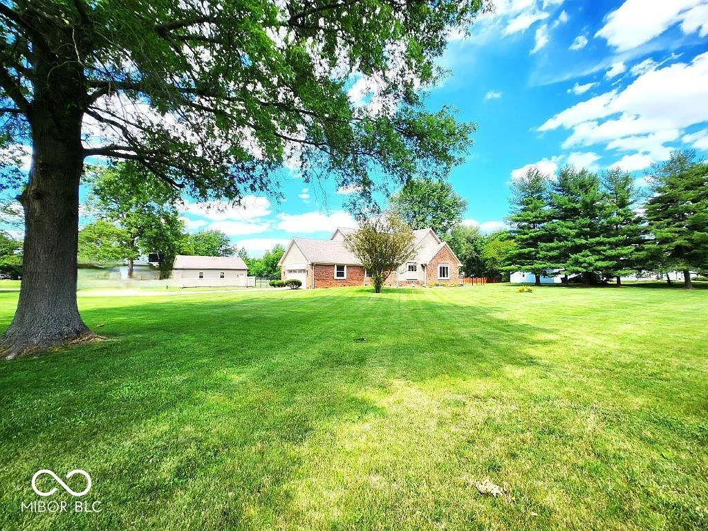 3927 Wildwood Dr photo 1