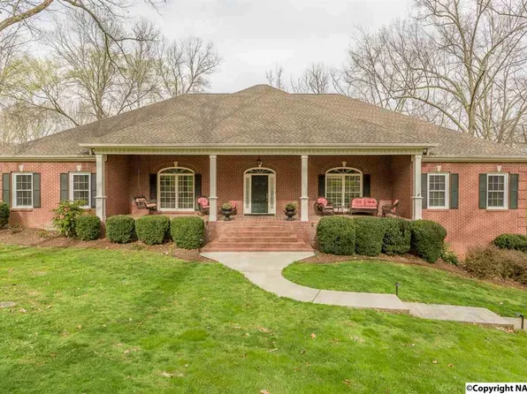 4807 Cove Creek Dr SE, Brownsboro, AL 35741