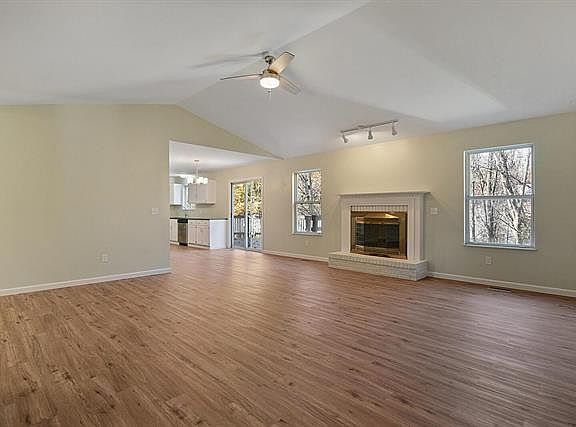 5th image of 215 Brittany Dr