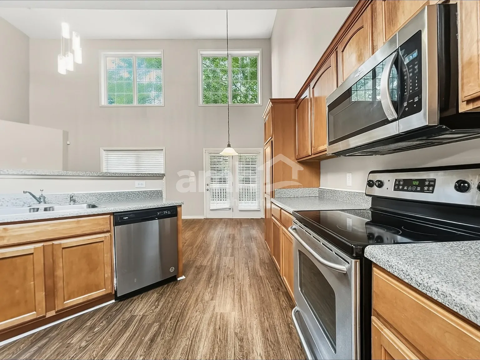 3 bed, 2.5 bath, 2200 sqft, $2,550 — Photo 4